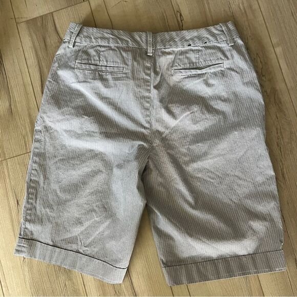 Banana Republic black and white stripe Martin stretch shorts Size 10 - Picture 2 of 3